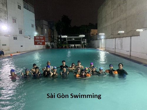 Hình ảnh lớp bơi kèm nhóm dành riêng cho người lớn ở Quận Tân Phú